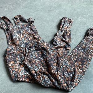 Darling day trip overalls!